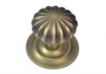 zoom_86741458_pomolo-fisso-per-porta-ottone-bronzato-graffiato-margherita-nestori